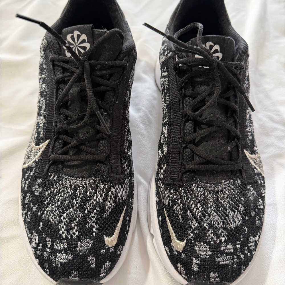 Nike Move to Zero Black and White Women's Athletic Shoes